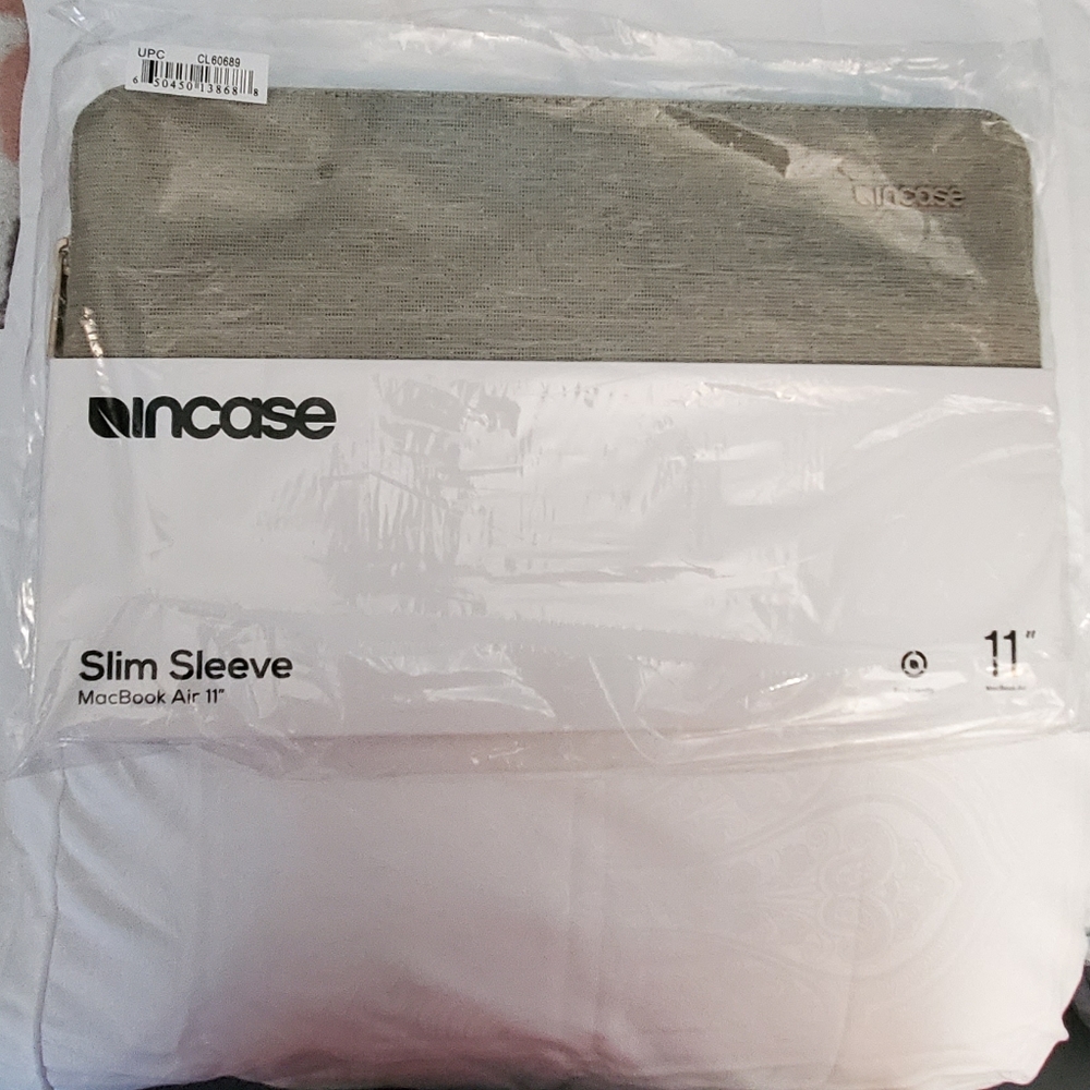 Incase Slim Sleeve Macbook Air 11"